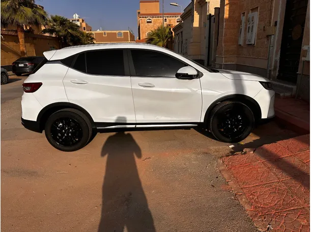 Car image 4