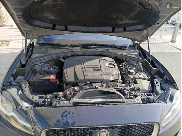 Car image 26