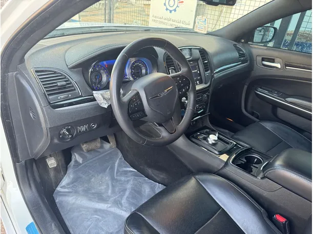 Car image 10