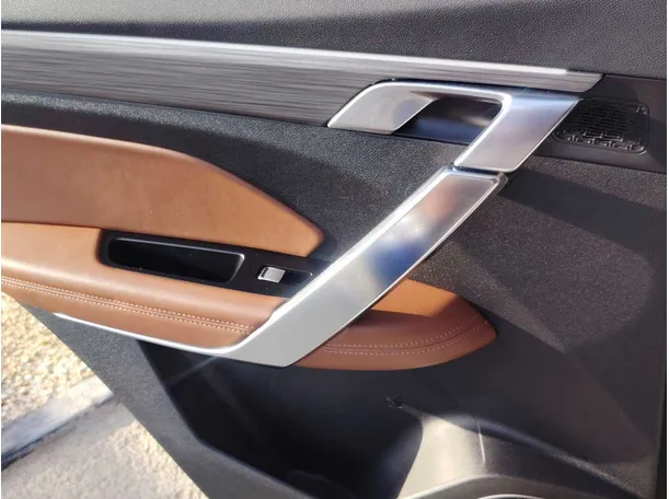 Car image 25