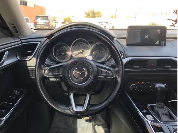 Car image 19