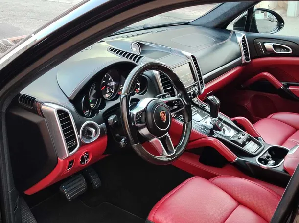 Car image 12