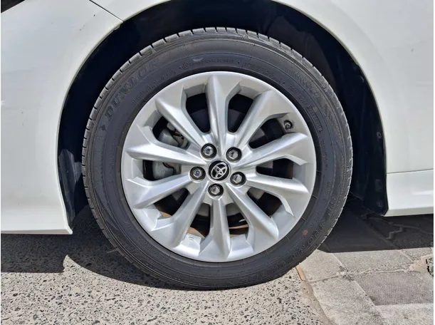 Car image 9