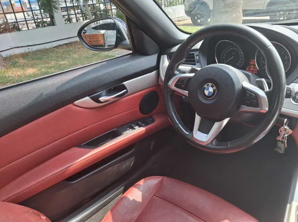 Car image 15