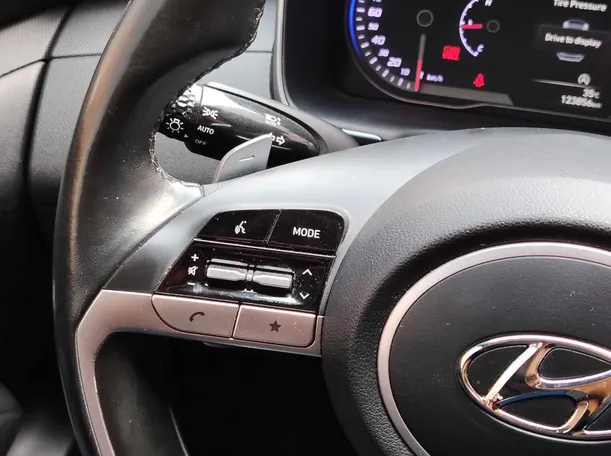 Car image 26