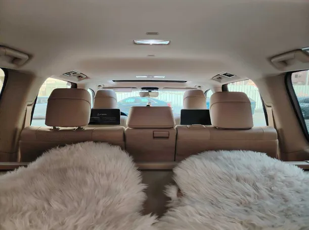 Car image 28