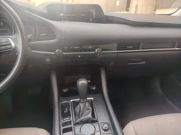 Car image 19