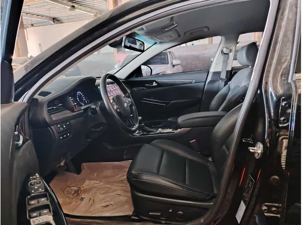 Car image 12