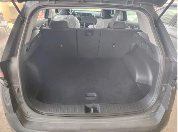 Car image 32