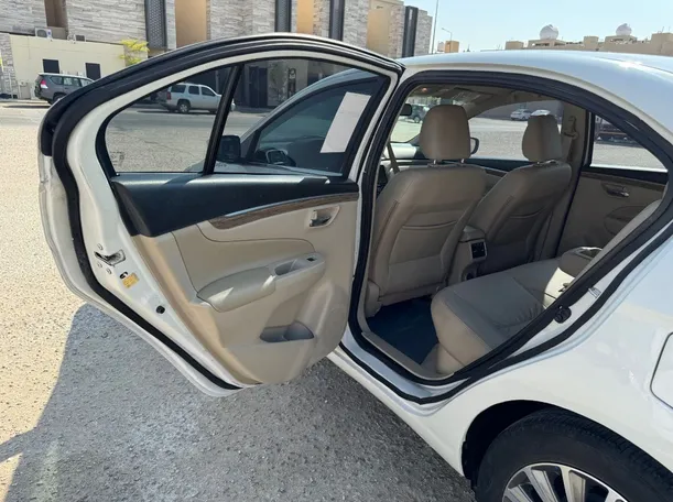 Car image 13