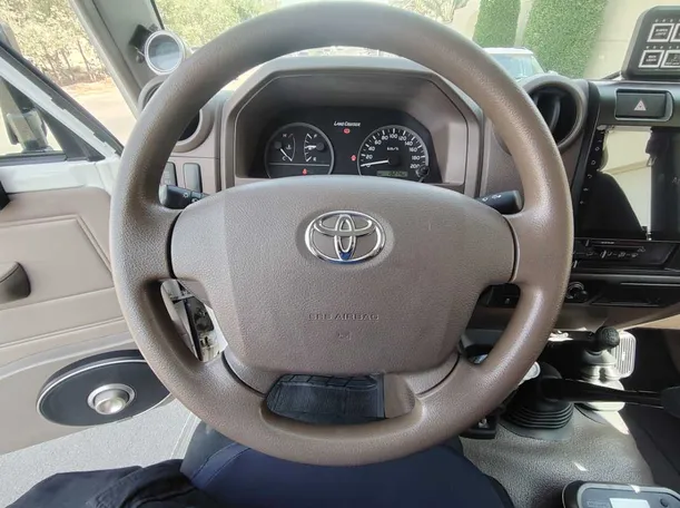 Car image 25