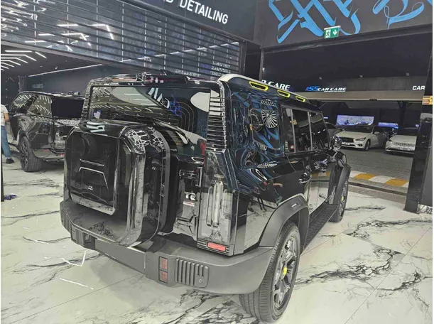 Car image 9