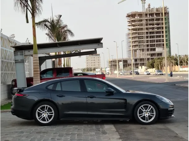 Car image 4