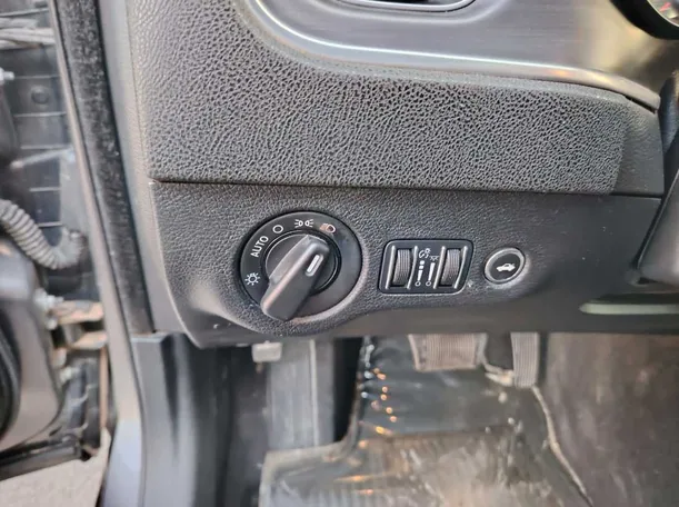 Car image 33