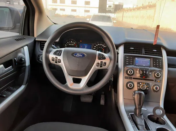 Car image 14
