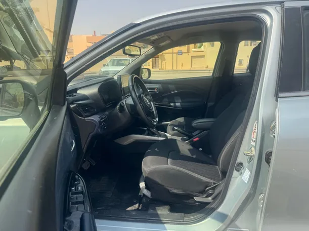 Car image 11