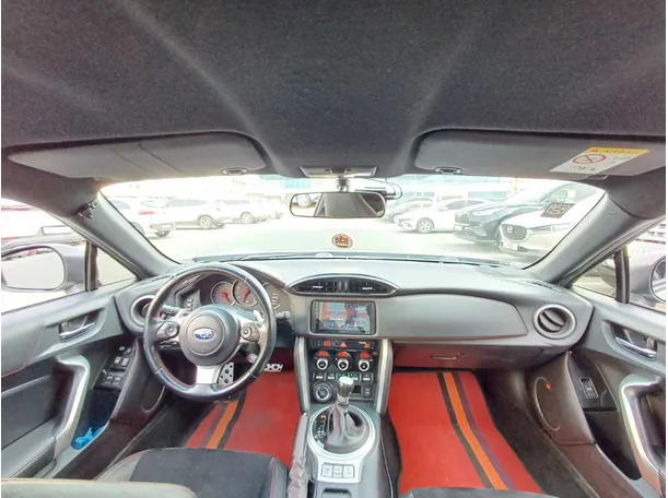 Car image 14