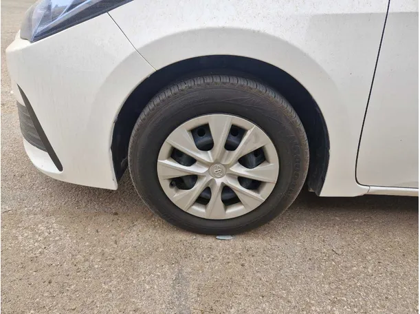 Car image 10