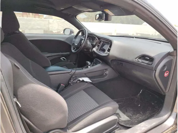 Car image 18
