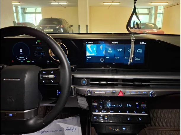 Car image 14