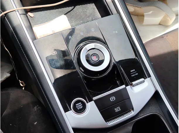 Car image 19