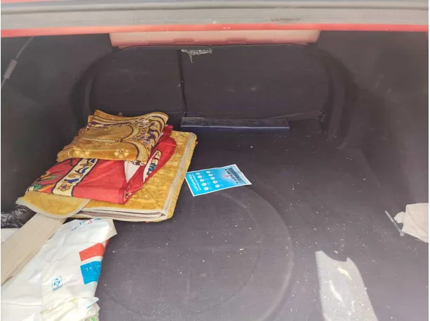 Car image 24