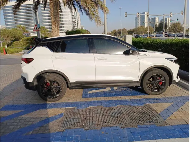 Car image 4