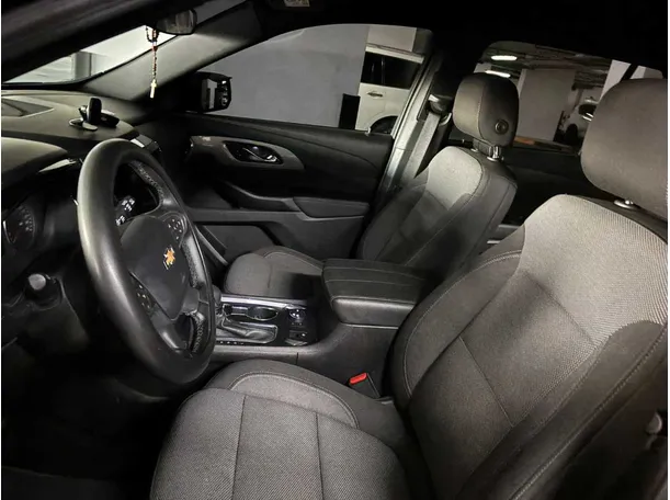 Car image 25