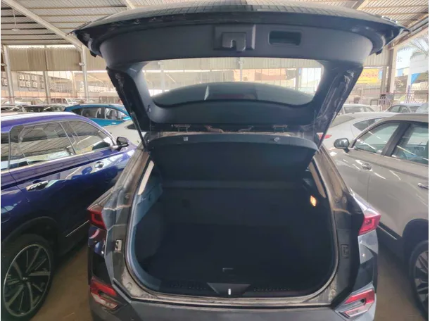 Car image 32