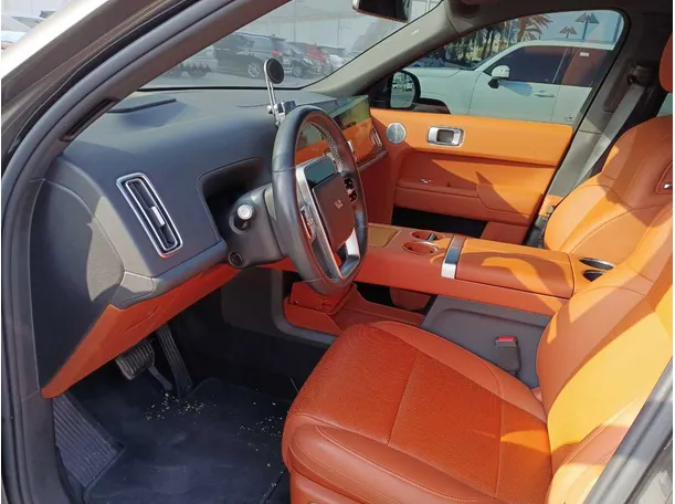 Car image 11