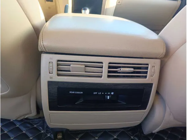 Car image 27