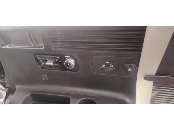Car image 29
