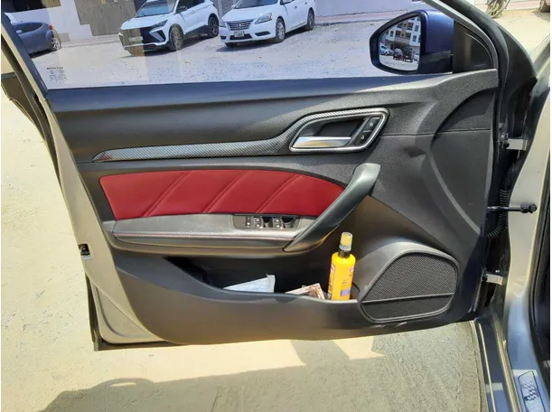 Car image 10
