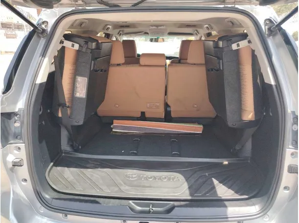 Car image 24