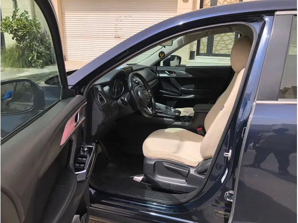 Car image 11