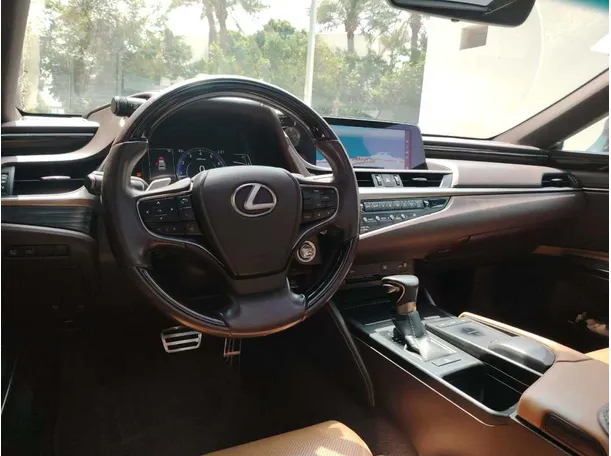 Car image 26