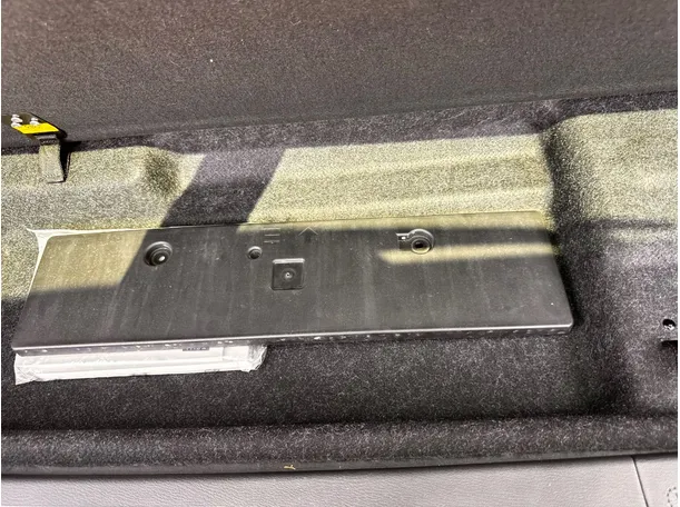 Car image 30