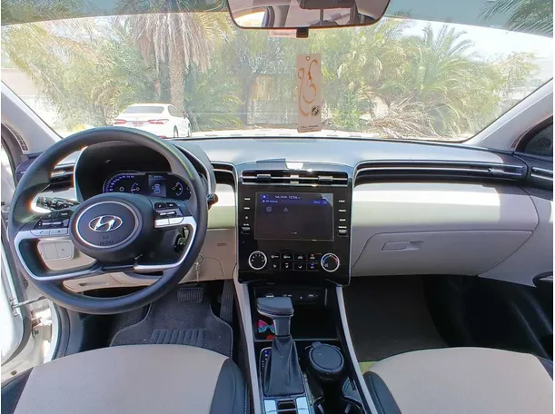 Car image 14