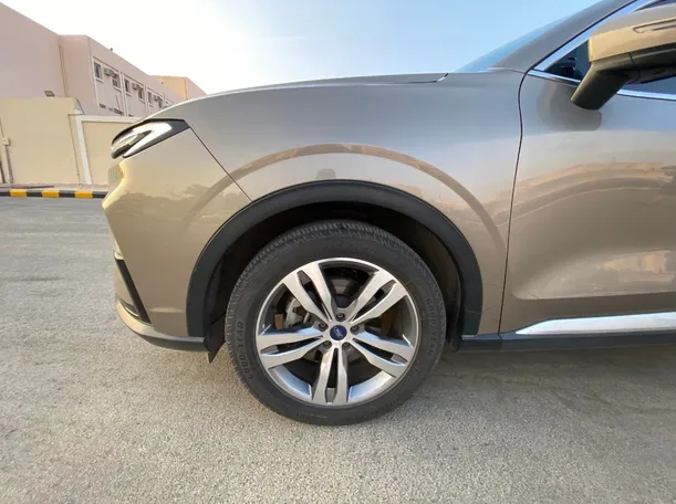Car image 9