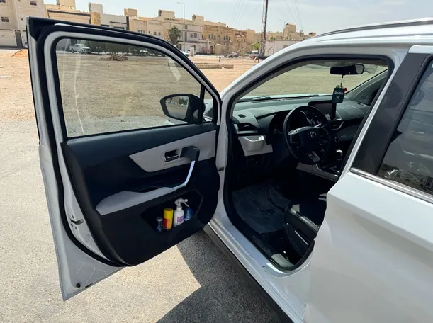 Car image 8