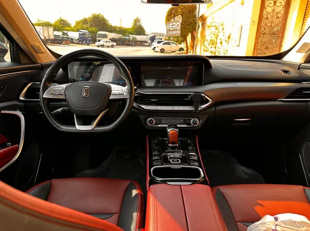 Car image 18
