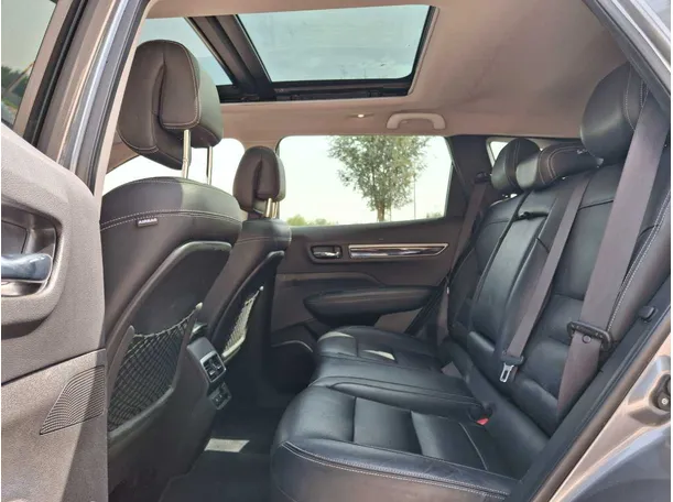 Car image 13