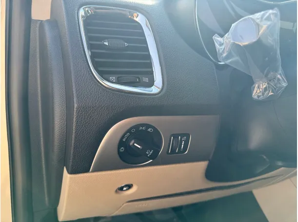 Car image 26