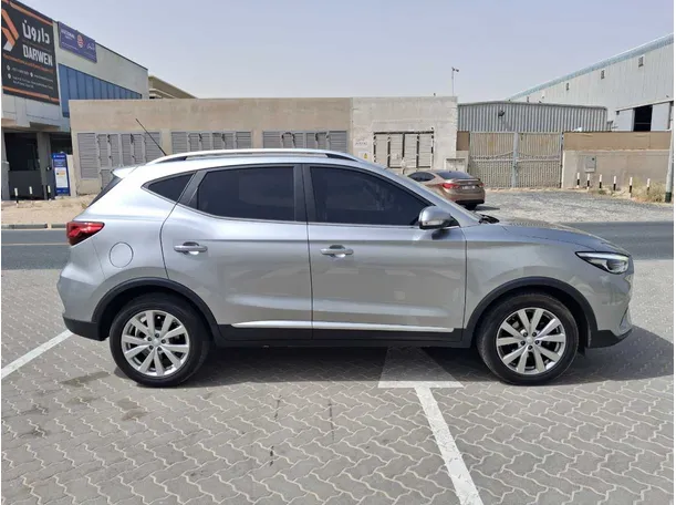 Car image 8
