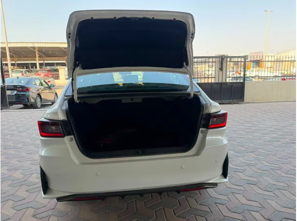 Car image 27