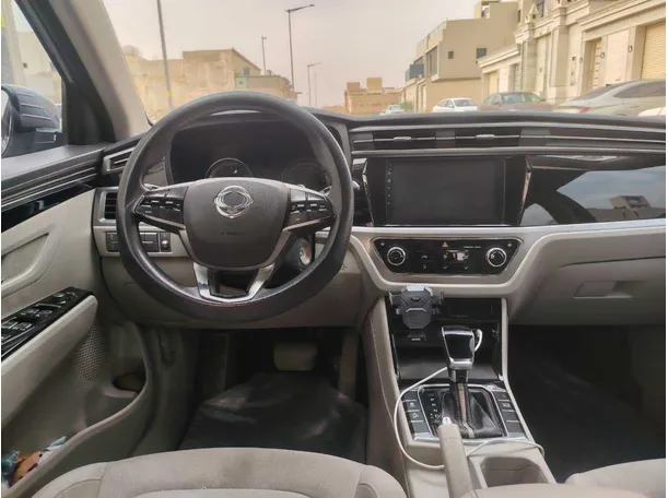 Car image 19