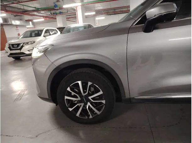Car image 9