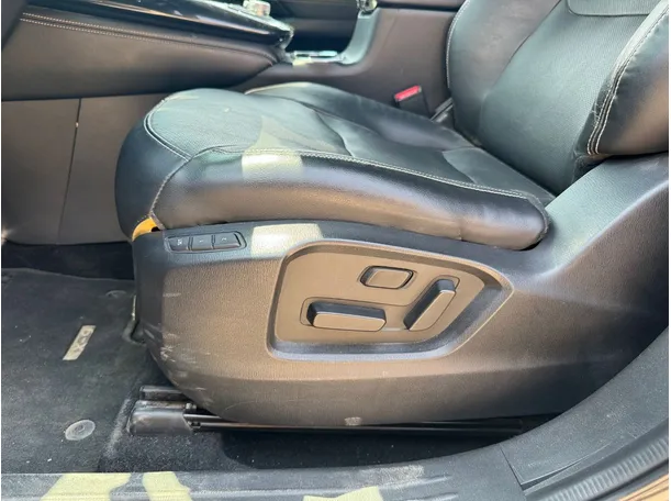 Car image 27