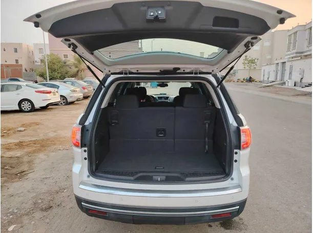 Car image 30