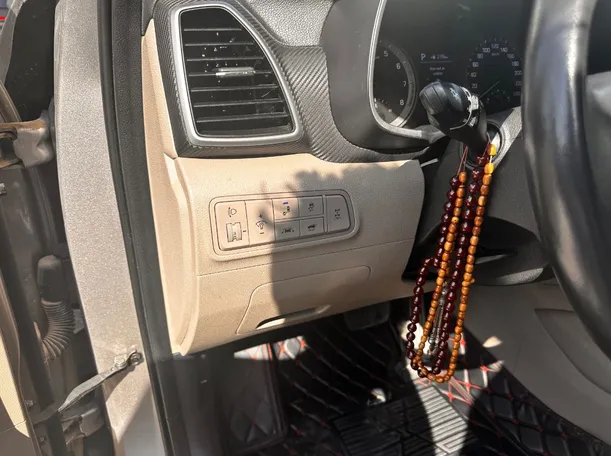 Car image 28